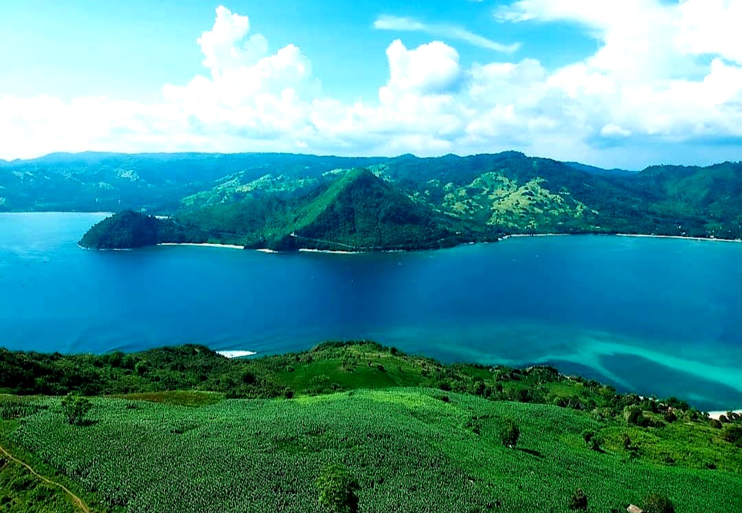 SURGA TERSEMBUNYI: Pantai Meang yang ada di Desa Persiapan Pengantap, Kecamatan Sekotong menjadi salah satu surga yang digadang bakal menjadi pusat investasi pariwisata ke depan.