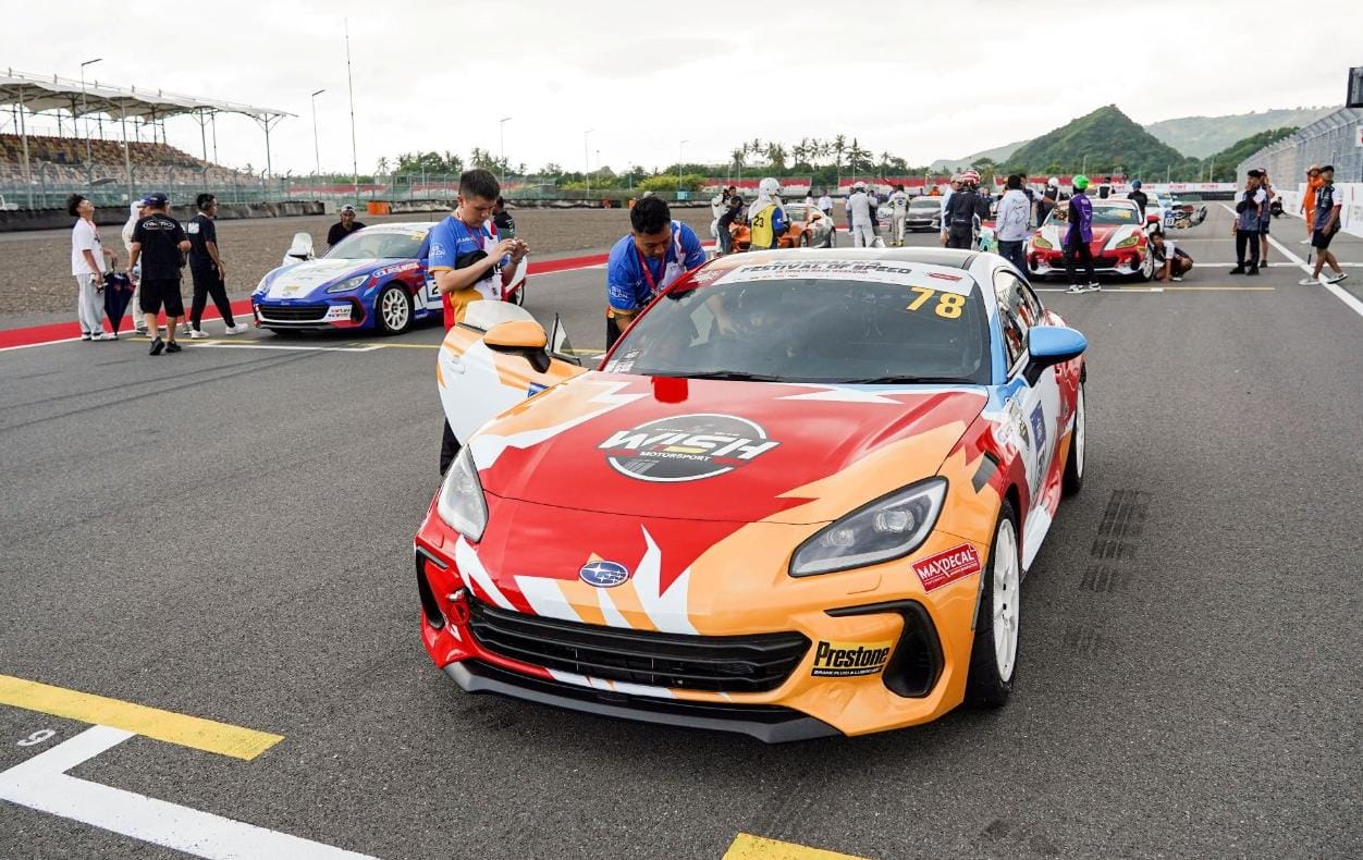 Sejumlah mobil balap One Make Race SUBARU BRZ MY24/25 (ZD8) jajal lintasan Sirkuit Internasional Mandalika, Loteng, belum lama ini.