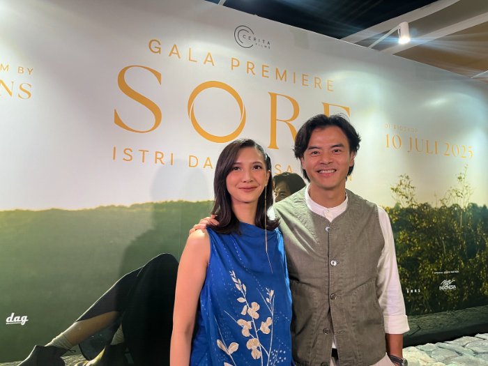 DARI SERIAL WEB : Sheila Dara Aisha dan Dion Wiyoko dalam gala premiere SORE: Istri Dari Masa Depan Rabu (2/7) malam.
