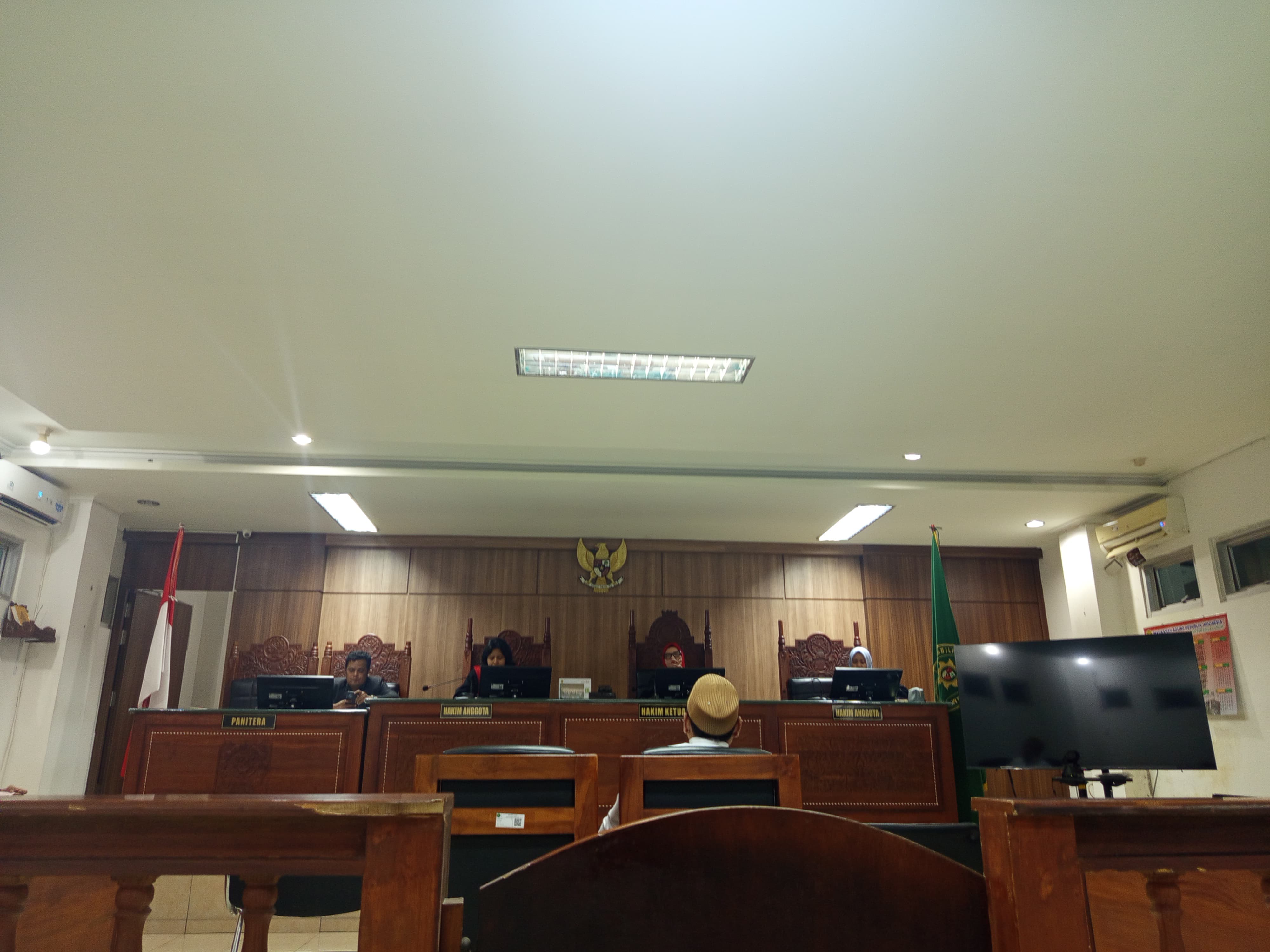 JPU Kejari Loteng baca tuntutan pidana terhadap terdakwa MT dalam perkara tindak pidana perlindungan anak yang digelar secara tertutup di Pengadilan Negeri Praya, Selasa (1/7) lalu.