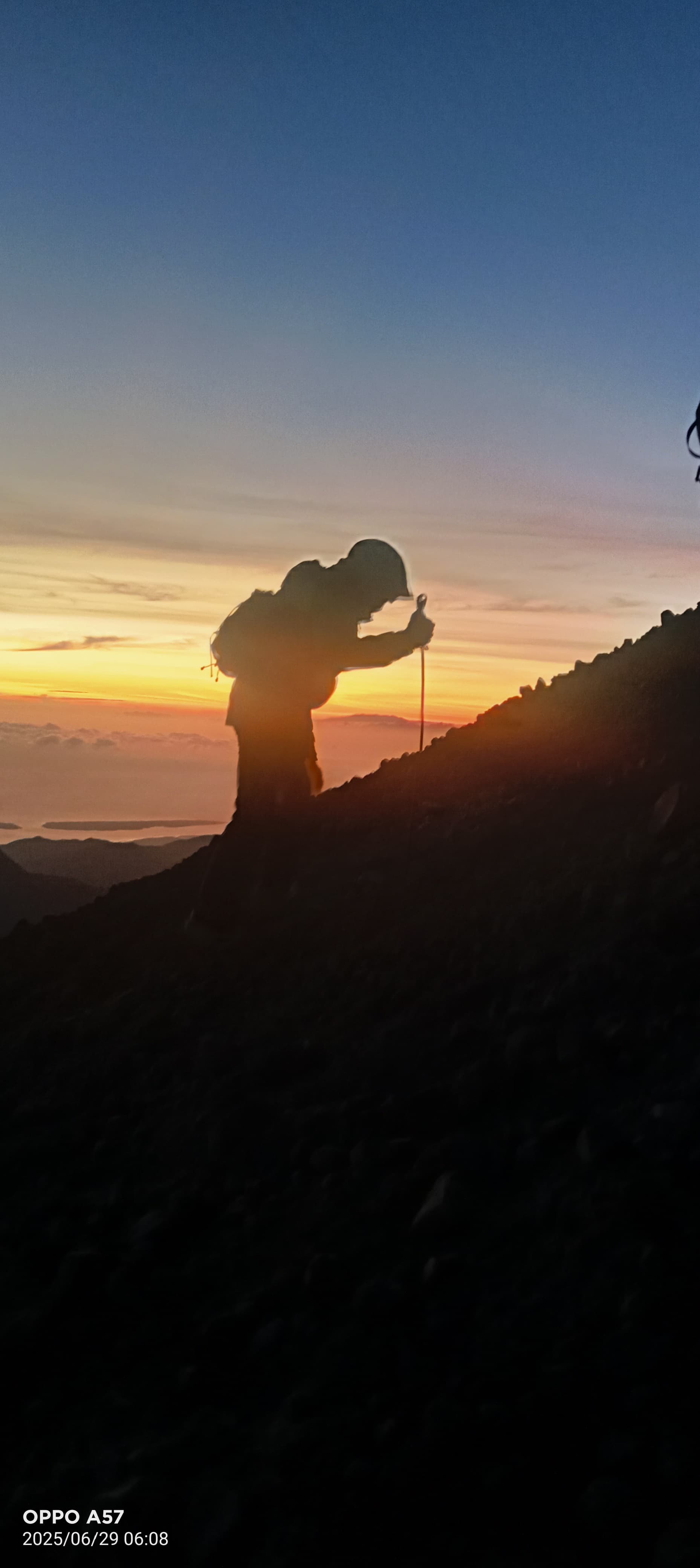 Shafirra Aqilla Rachman saat mendaki leter E gunung Rinjani