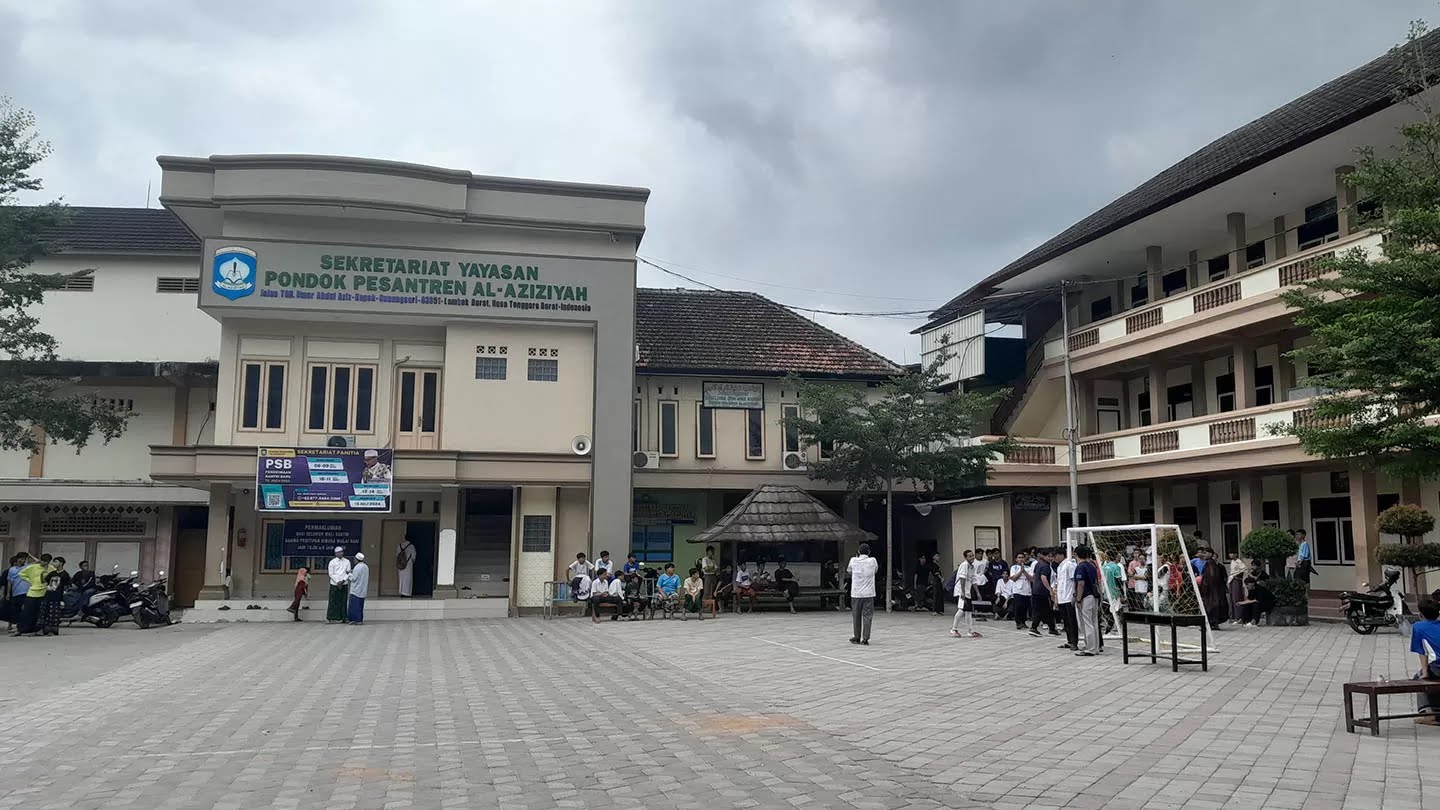 Aktivitas di Ponpes Al-Aziziyah, Lombok Barat, belum lama ini. (Dok/Lombok Post)