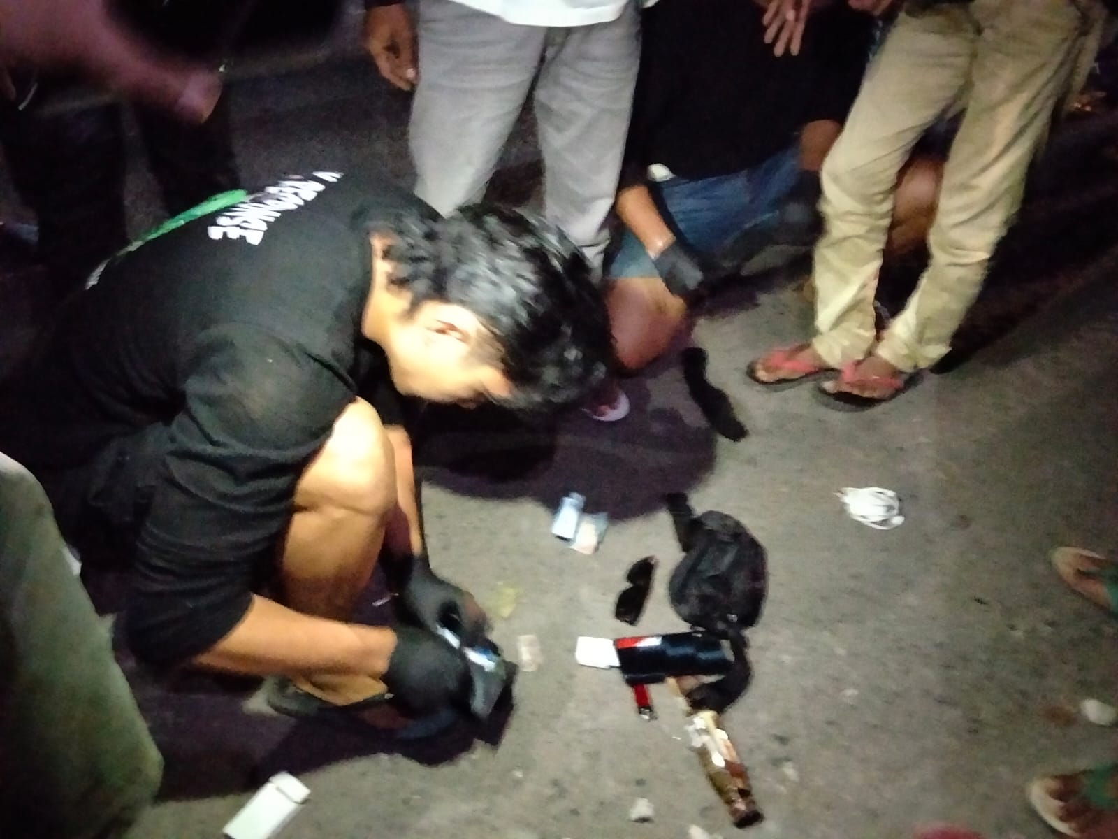 Mahasiswa berinisial YJS dan MM ditangkap di Jalan Raya Lingkungan Rato, Kelurahan Karijawa, Dompu, sekitar pukul 19.20 Wita, Rabu malam (2/7).
