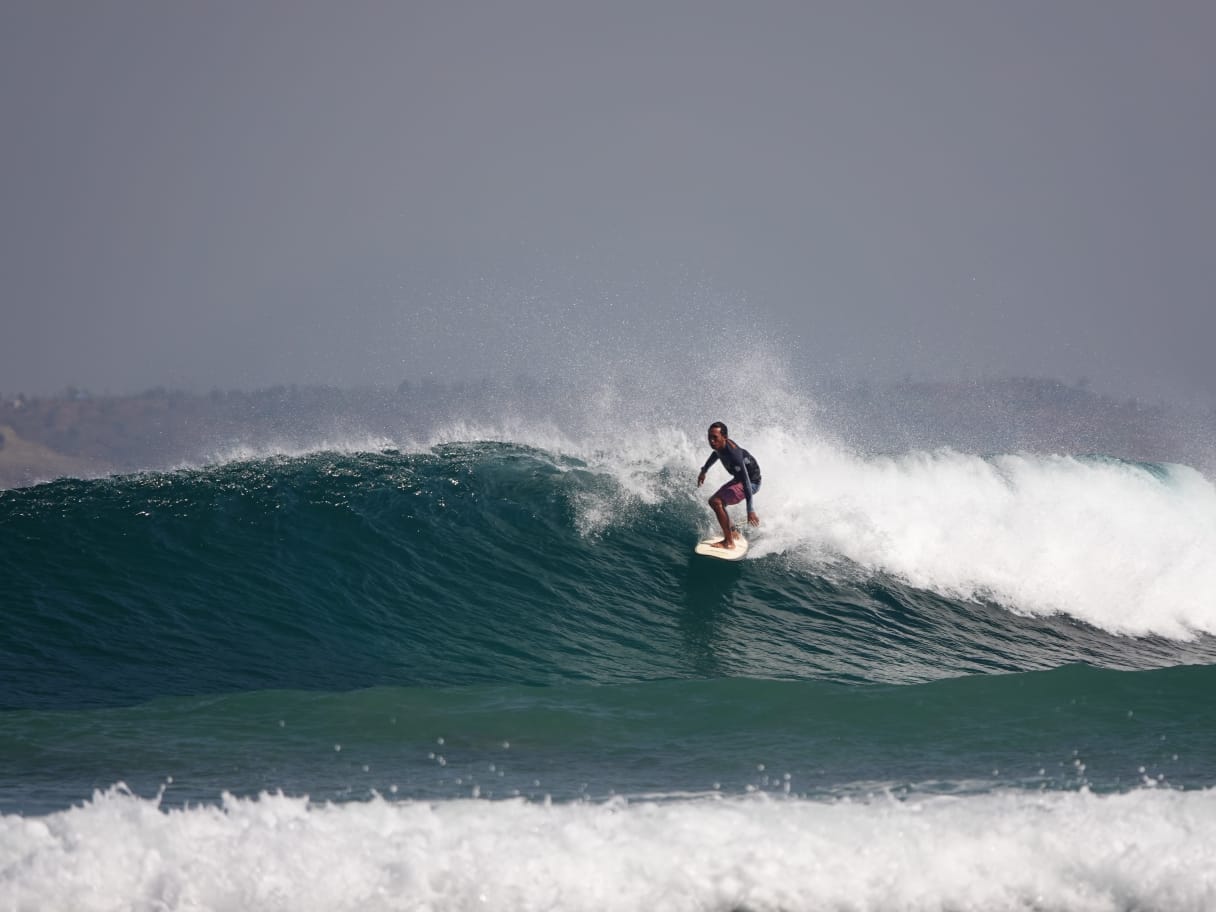 Ekas menjadi salah satu surga bagi peselancar.