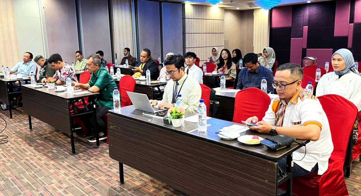Peserta kegiatan Bimtek terkait strategi pemasaran produk unggulan NTB dan peluang pasar di pasar global, di Mataram.