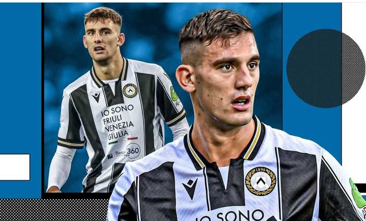 Lorenzo Lucca, striker muda Udinese, kini menjadi incaran beberapa klub top Italia, termasuk AC Milan, Napoli, Atalanta, dan AS Roma.
