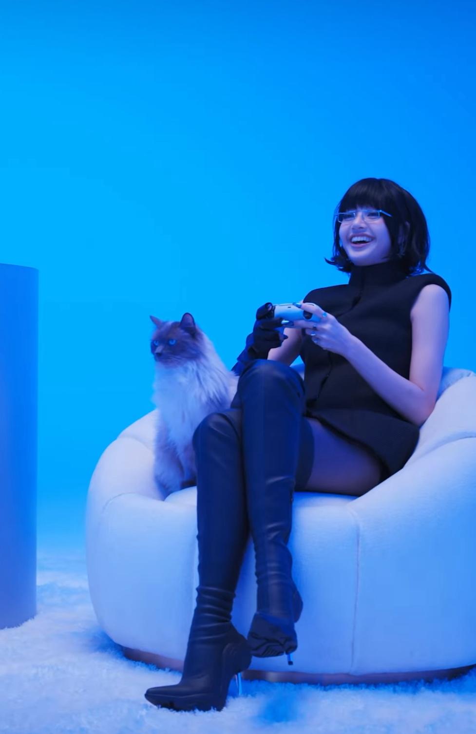 Cuplikan iklan kolaborasi Lisa BLACKPINK dan Sony PlayStation