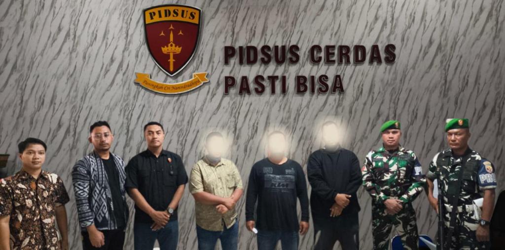 DITAHAN: Tiga tersangka tambahan kasus korupsi KUR BSI Bima ditahan, Jumat (4/7).