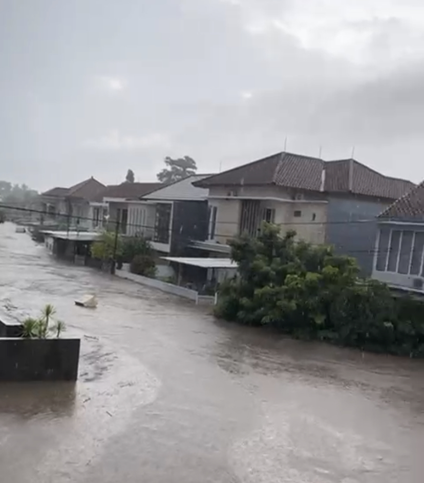 Perumahan dikepung banjir