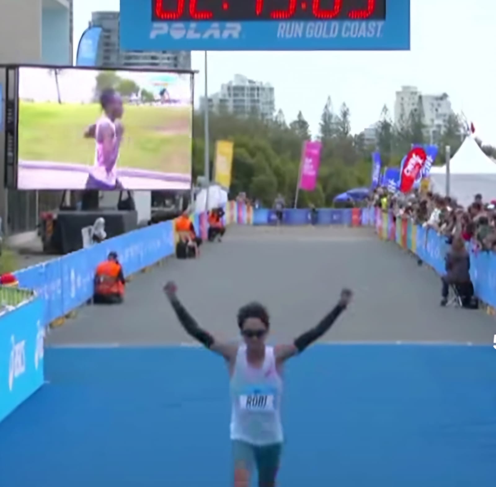 Robi Syianturi saat finish di ajang Gold Coast Marathon 2025 yang digelar di Queensland, Australia, Minggu (6/7),