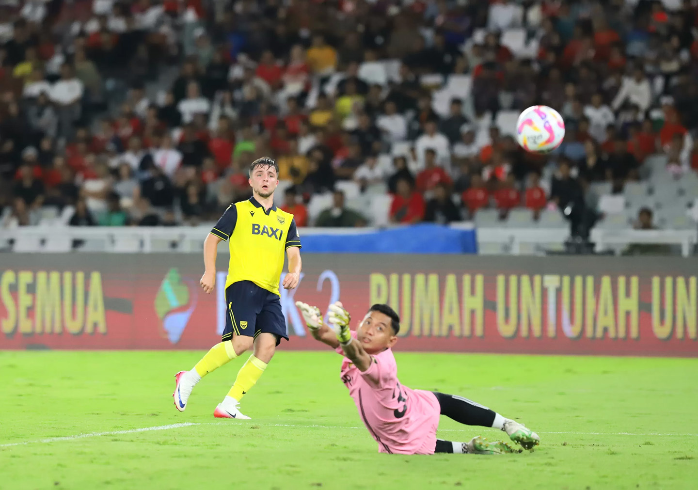 Indonesia All Stars vs Oxford United FC pada Piala Presiden 2025 di Stadion Gelora Bung Karno, Jakarta, Minggu (6/7).
