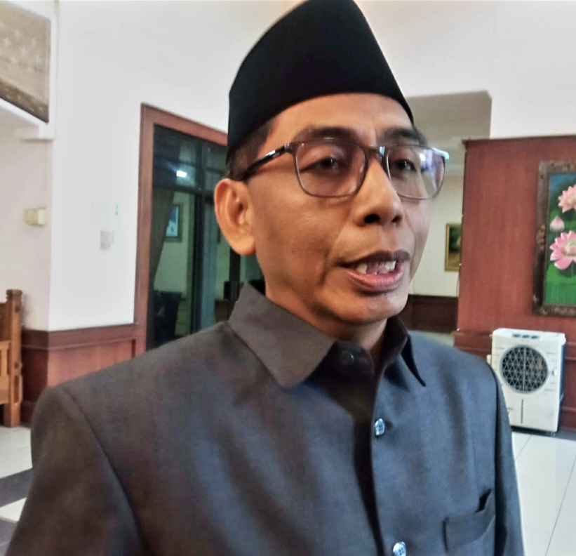BERI PANDANGAN: Ketua Komisi III DPRD NTB Sambirang Ahmadi meminta Pemkot Mataram melakukan penataan kota berbasis ekologis.