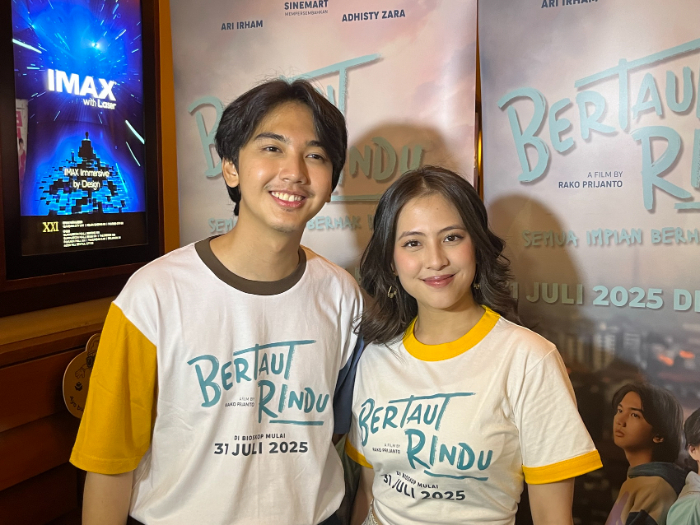 DRAMA REMAJA: Ari Irham dan Adhizty Zara dalam jumpa pers Bertaut Rindu, Jumat (4/7) lalu. Film besutan SinemArt tersebut merupakan adaptasi dari novel berjudul sama karya Tian Topandi.