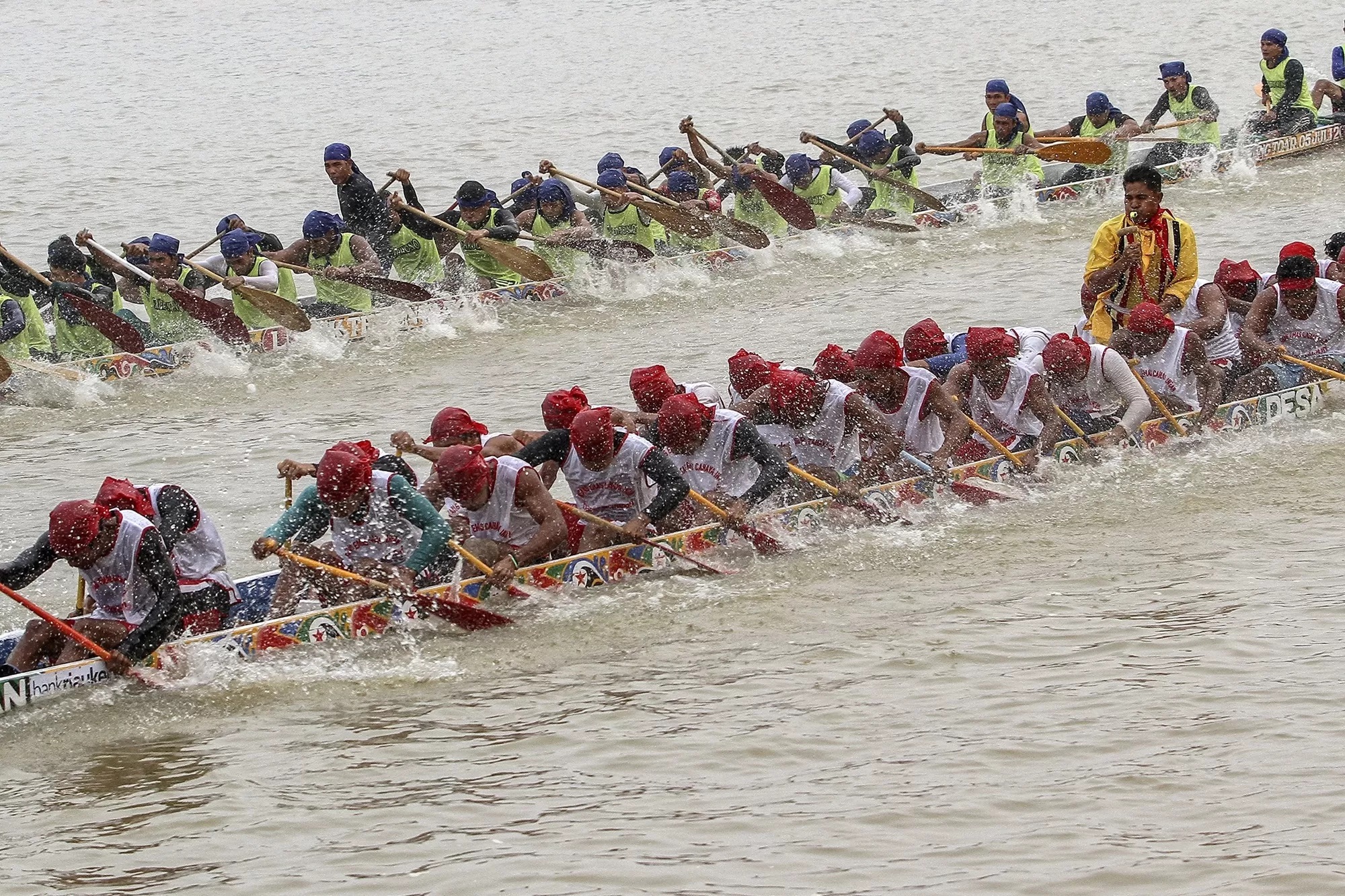 Pacu jalur. (FOTO: Defizal/RIAU POS)