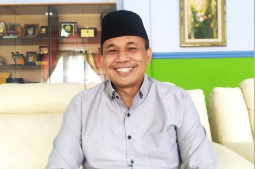 Dr. H. Ahsanul Khalik (Kajian Semiotika Babad Sakra bersama Lecturer Kak Tuan Usup/Pengasuh Kebun Budaya Sasak Mule Jati Gunungsari, Lombok Barat)