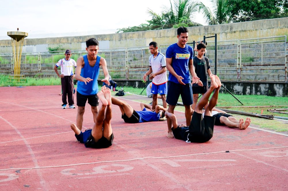 Atlet atletik NTB menjalani latihan di GOR 17 Desember.