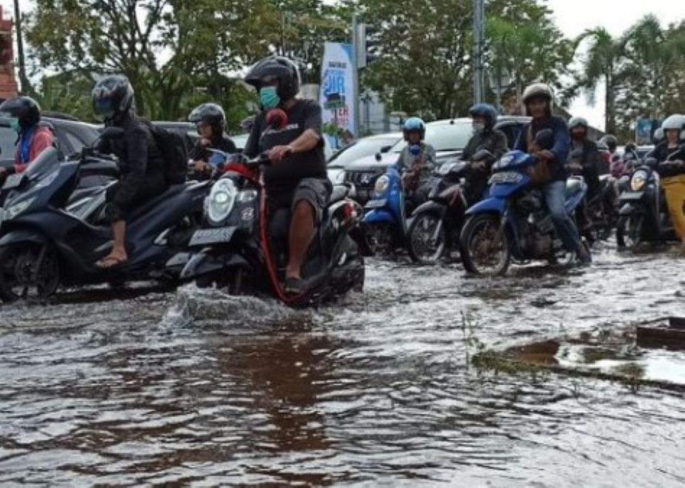 Musibah banjir pasti meninggalkan duka, tak terkecuali bagi para pemilik motor matic. Banyak motor matic yang terendam air, baik saat terparkir maupun ketika dalam per