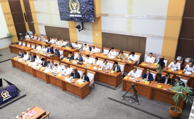 Rapat Kerja Komisi VIII DPR RI bersama Kementerian Agama (Kemenag) terkait penetapan usulan rekonstruksi anggaran.