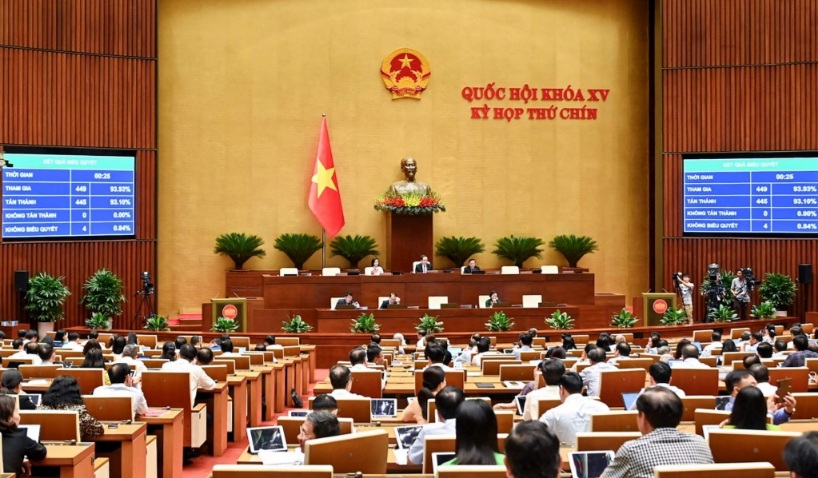 Anggota parlemen Vietnam memberikan suara untuk menggabungkan unit administratif tingkat provinsi di Majelis Nasional di Hanoi, Vietnam, 12 Juni 2025 lalu.