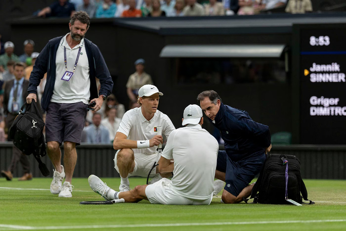 annik Sinner melaju ke perempat final Wimbledon 2025 usai Grigor Dimitrov cedera dan mundur saat unggul dua set lebih dulu.