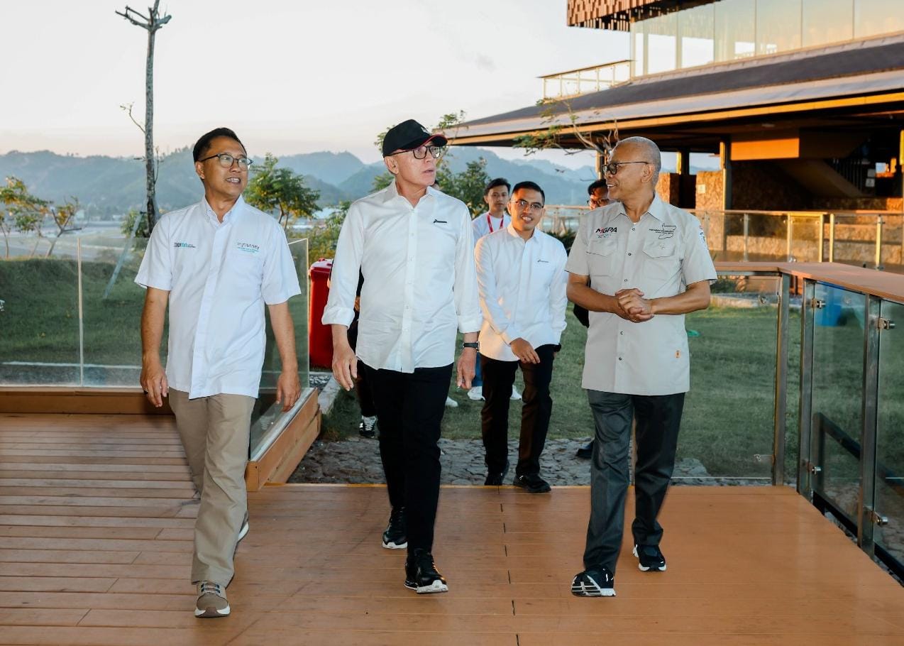 TINJAU SIRKUIT: Komisaris Utama PT Pertamina Jenderal Polisi (Purn) Mochamad Irawan berkunjung ke Bukit 360, Sirkuit Internasional Mandalika, Lombok Tengah, Selasa (8/7).