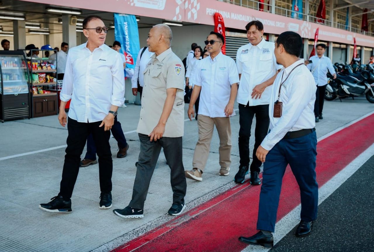 Komisaris Utama PT Pertamina Jenderal Polisi (Purn) Mochamad Irawan berkunjung ke Sirkuit Internasional Mandalika, Lombok Tengah, Selasa (8/7).