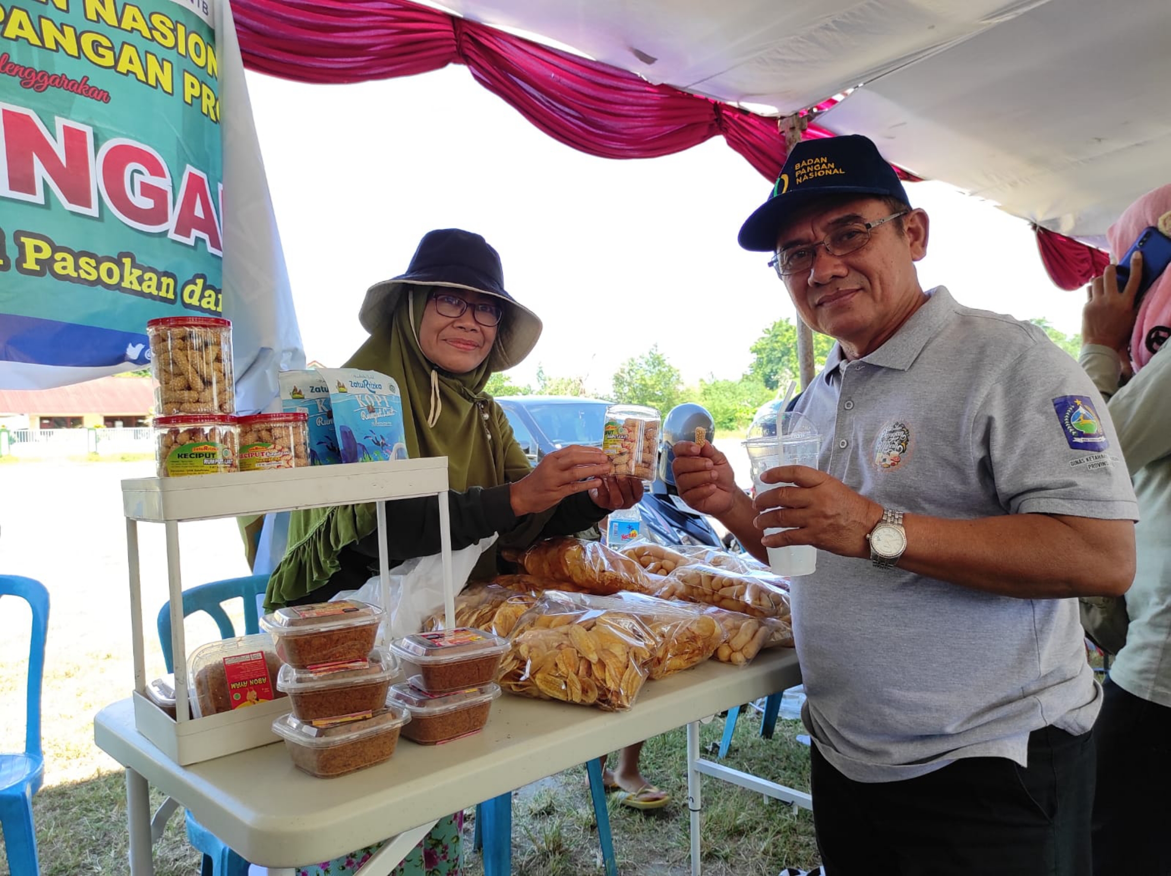 Owner UMKM Zaturrizka Baiq Mardiati Mungguh saat mengikuti kegiatan bazar di Gerakan Pangan Murah (GPM), beberapa waktu lalu.