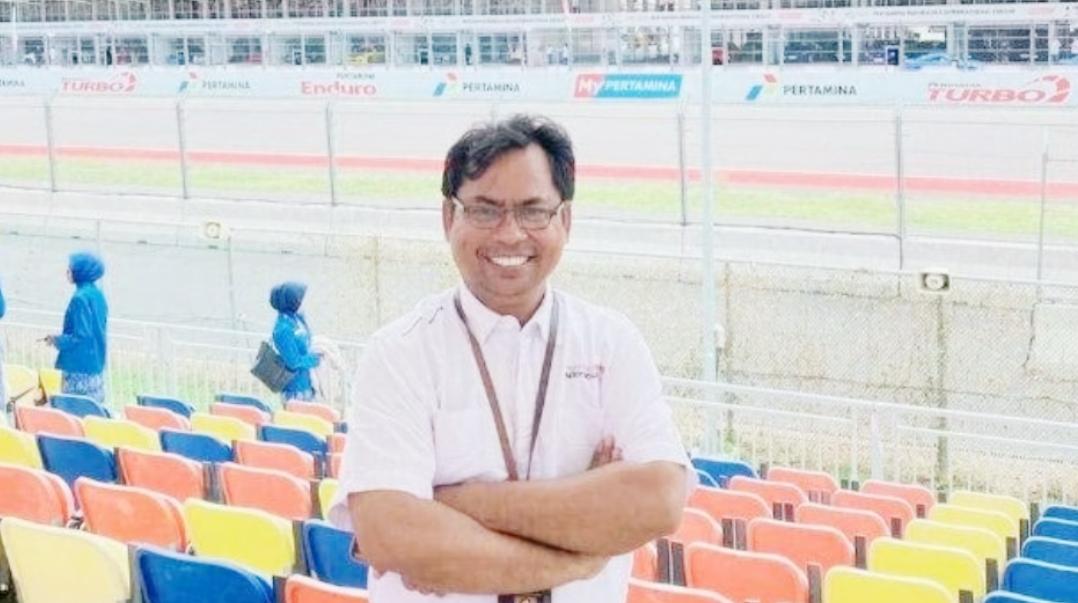 Sirajuddin merupakan sosok brilian dibalik maha karya Mandalika Internasional Festival, dosen Poltekpar Lombok ini juga yang menciptakan Jember Fashion Carnaval.