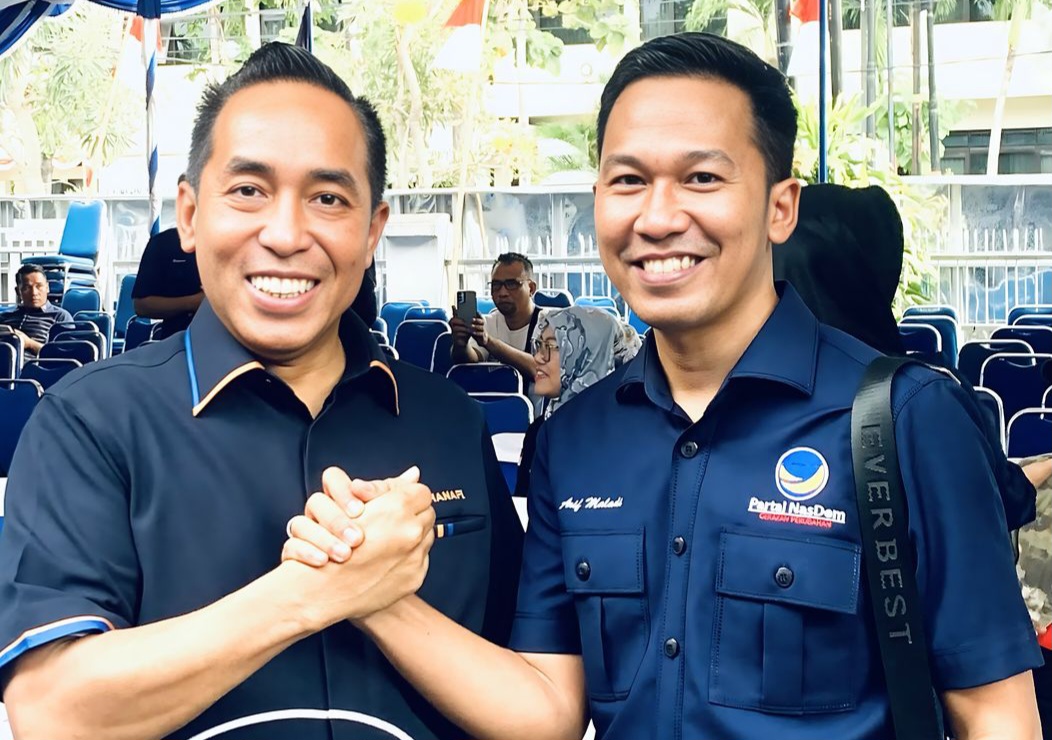 Ketua DPW Garda Pemuda NasDem NTB Arif Rahman Fajar (kanan) bersama Ketua DPW Nasdem NTB H Mori Hanafi.