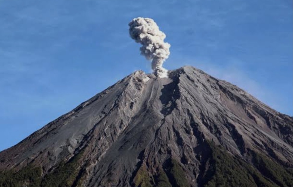 Gunung Semeru Erupsi