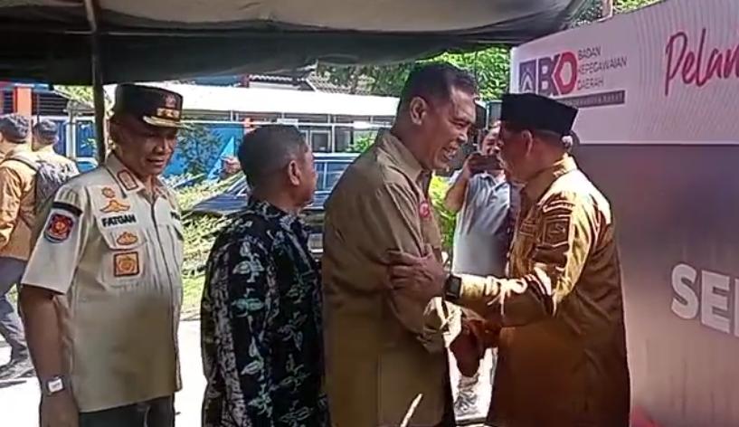 Gubernur NTB, Dr. H. Lalu Muhamad Iqbal melantik H. Lalu Moh. Faozal sebagai Pj Sekda ekretaris NTB pada Kamis, (10/7), dalam seremonial tak biasa, di bawah tenda darurat.