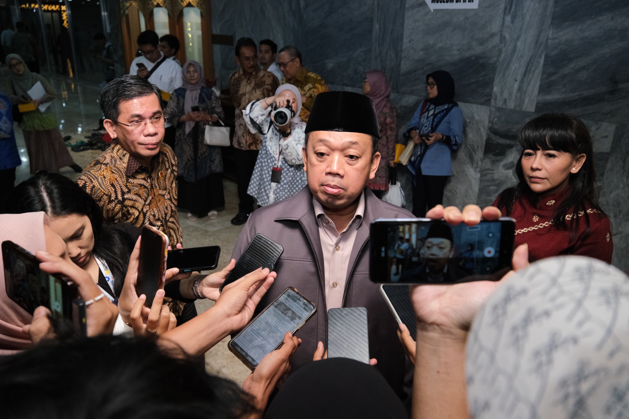 Menteri ATR/BPN, Nusron Wahid saat diwawancarai wartawan usai rapat kerja terkait pagu indikatif 2026 dengan Komisi II DPR RI, Rabu, 9 Juli 2026.