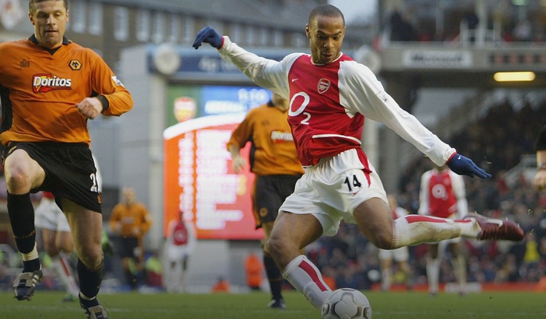 Thierry Henry menjadi salah satu pemain legendaris Arsenal berstatus raja gol Arsenal.