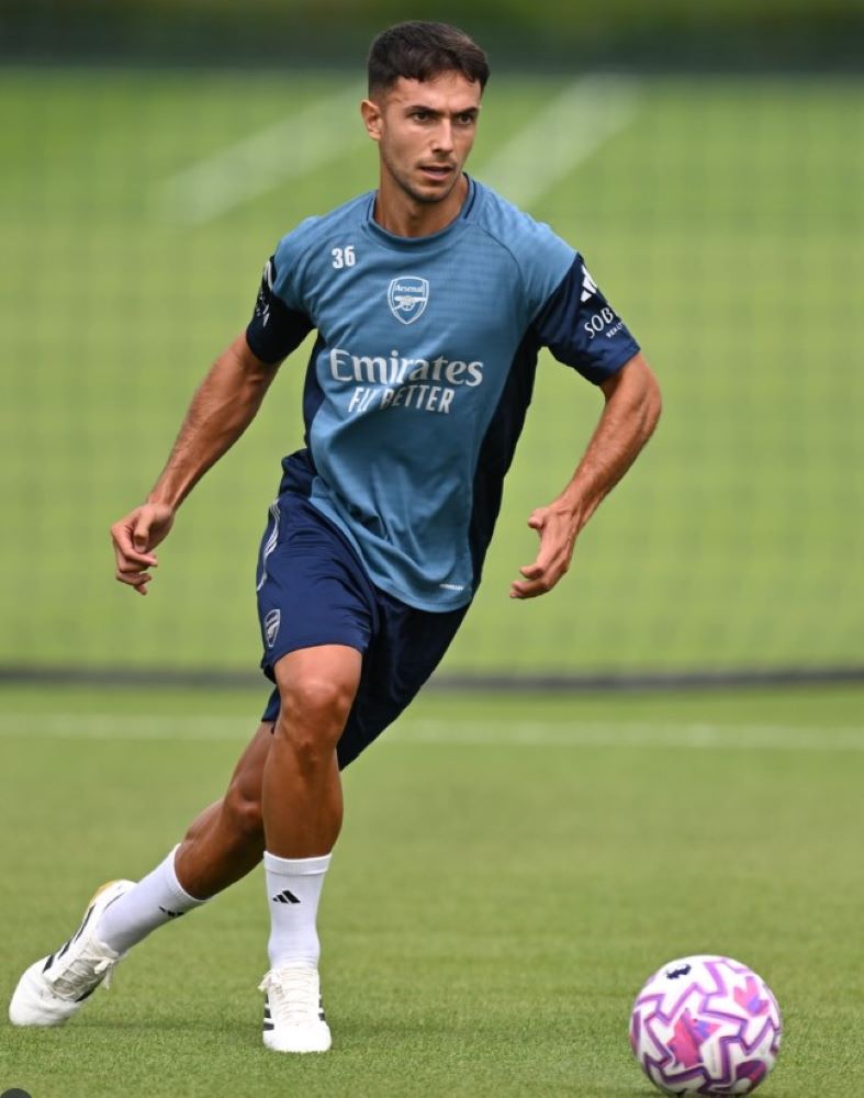 Pemain anyar Arsenal Martin Zubimendi tampak menjalani sesi latihan bersama timnya jelang Premier League