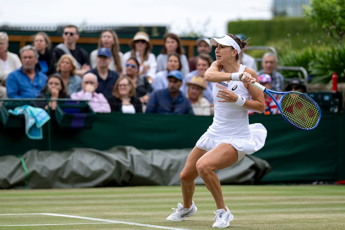 Belinda Bencic ke semifinal Wimbledon usai kalahkan Mirra Andreeva lewat dua tie-break menegangkan. Bencic kembali bersinar usai jadi ibu.