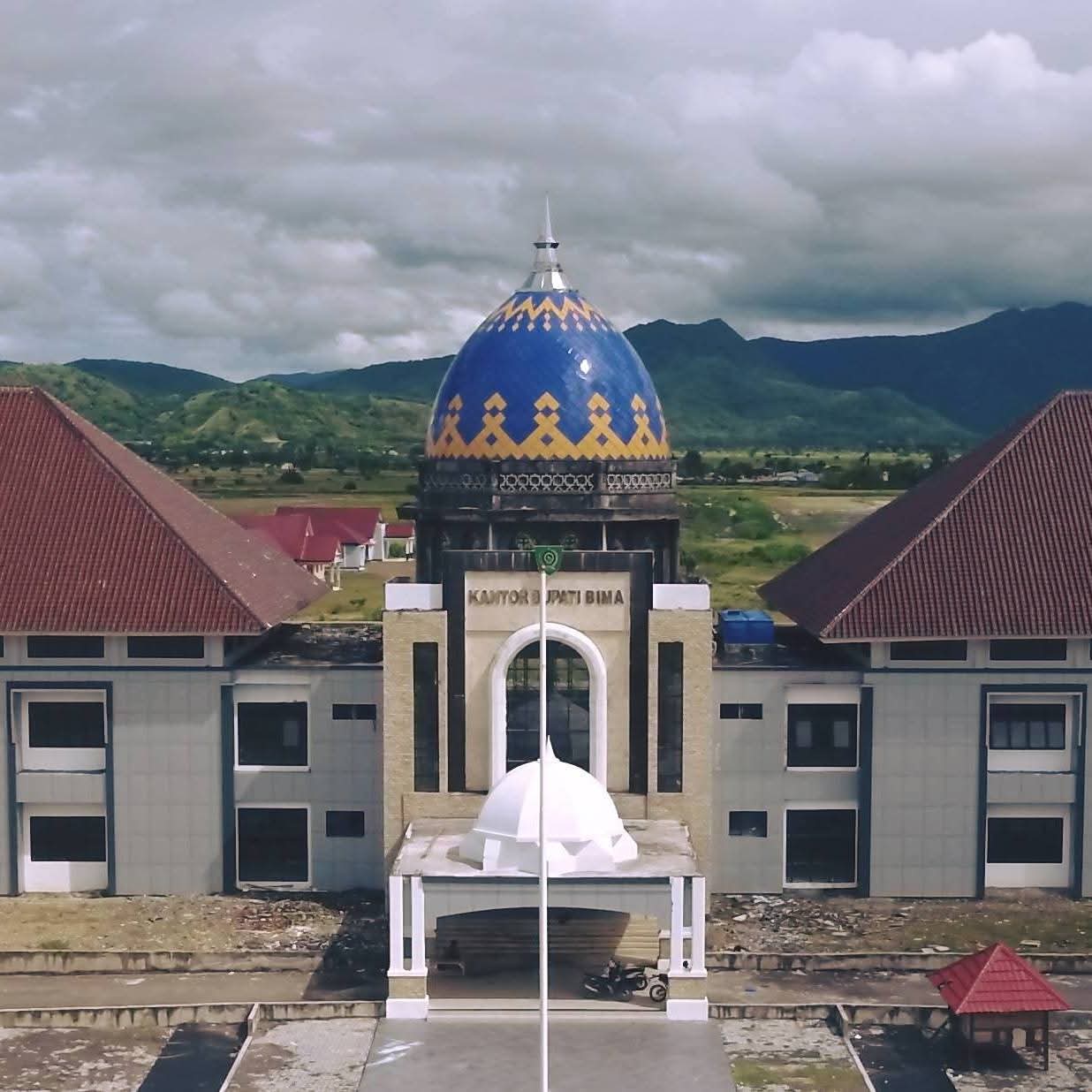 KANTOR BUPATI BIMA: Pengelolaan keuangan Pemkab Bima untuk honor Forkopimcam menjadi temuan BPK NTB.