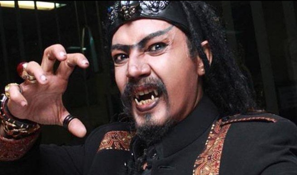 Pesulap terkenal, Limbad sempat ditahan petugas Imigrasi di Jeddah, Arab Saudi saat mau umroh.