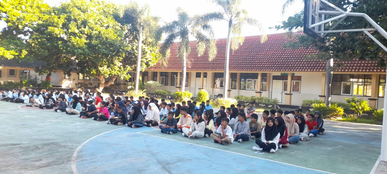 Ratusan siswa baru di SMP negri di Kota  Mataram mengikuti MPLS hari pertama, tahun lalu.