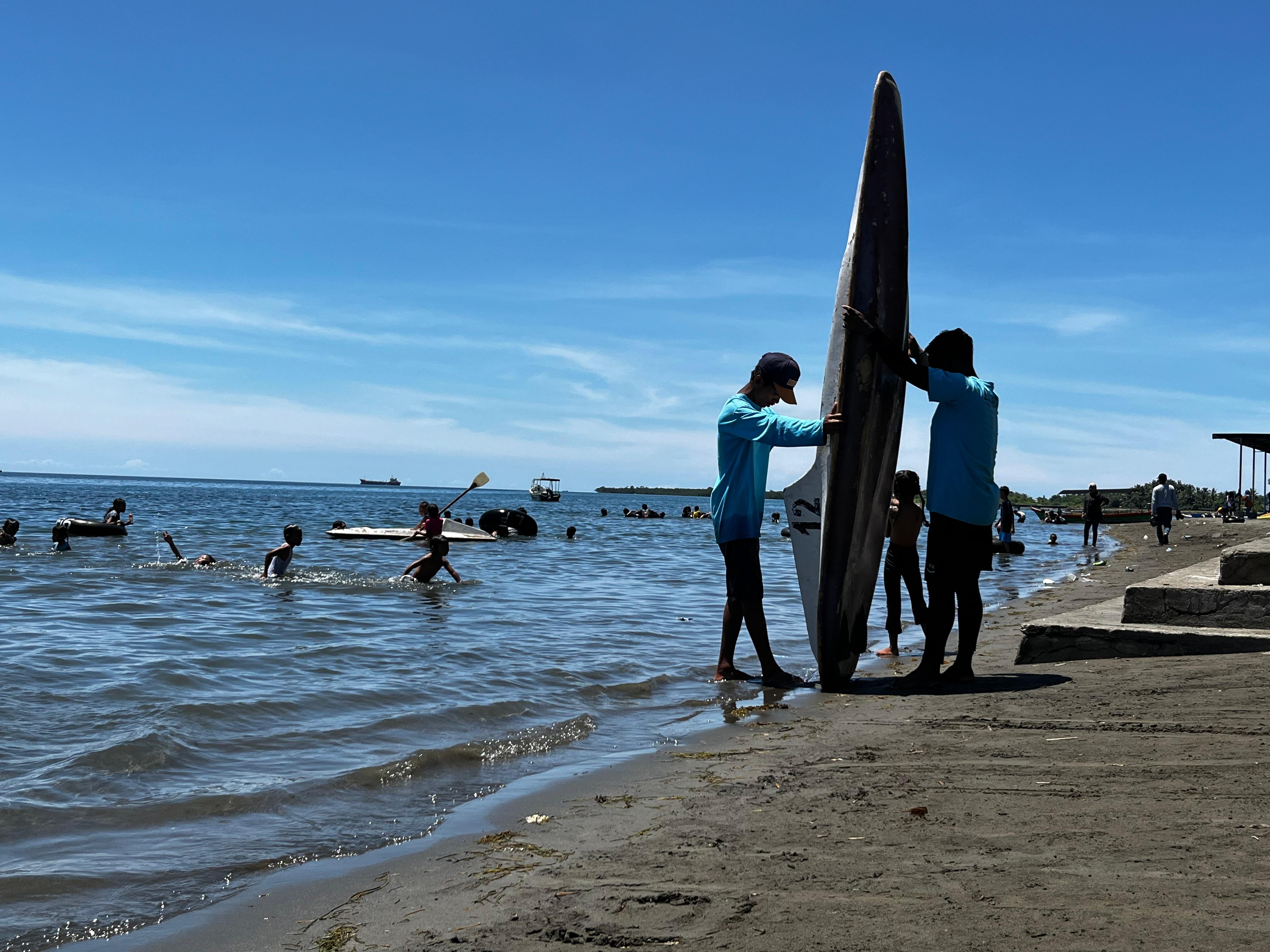 Pantai Lapade Sumbawa, bersihnya bikin betah
