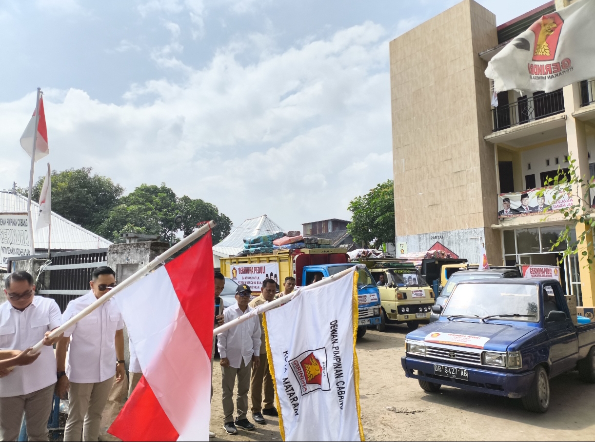 Peluncuran bantuan logistik untuk korban banjir di Kota Mataram oleh Ketua DPD Partai Gerindra NTB Lalu Pathul Bahri.