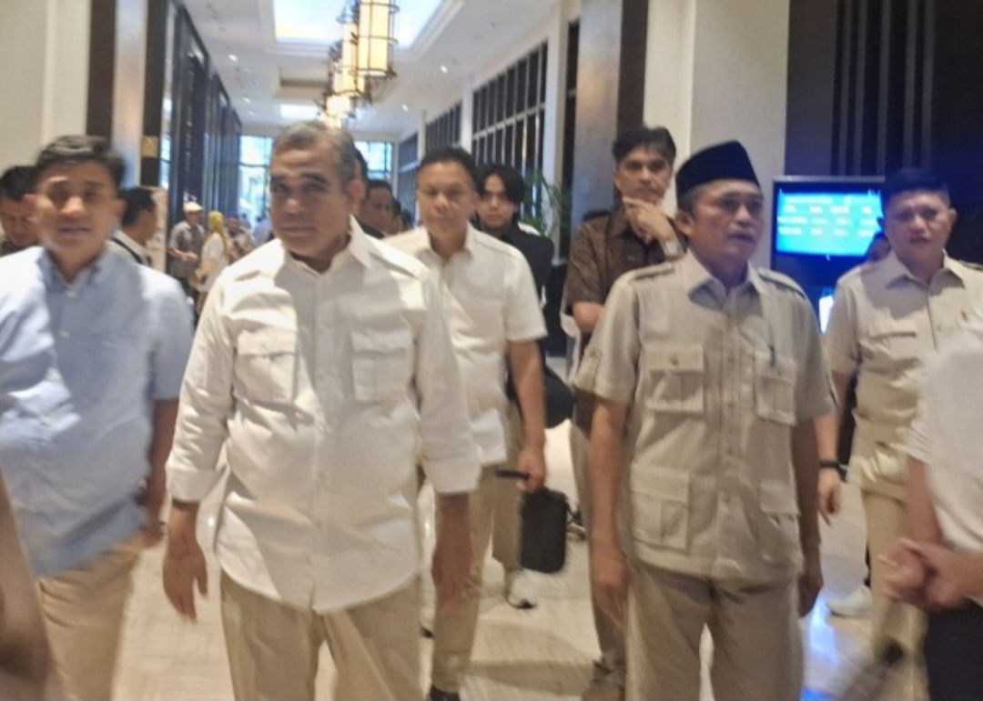 TEMU KADER: Sekjen Gerindra Ahmad Muzani didampingi Ketua DPD Gerindra NTB Lalu Pathul Bahri usai konsolidasi temu kader di Hotel Astoria Mataram, Sabtu (12/7).