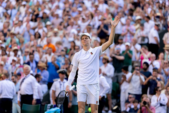 Jannik Sinner menembus final Wimbledon pertama setelah kalahkan Djokovic. Di Final Jannik Sinner bertemu dengan Carlos Alcaraz.