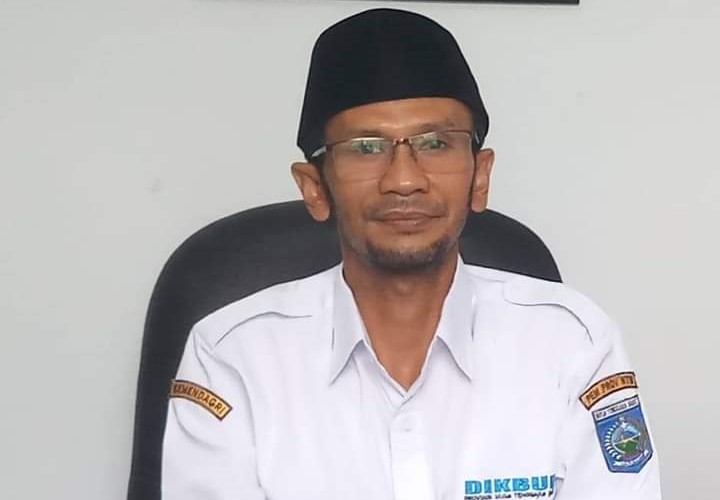 Kepala SMKN 1 Sekotong Parhi