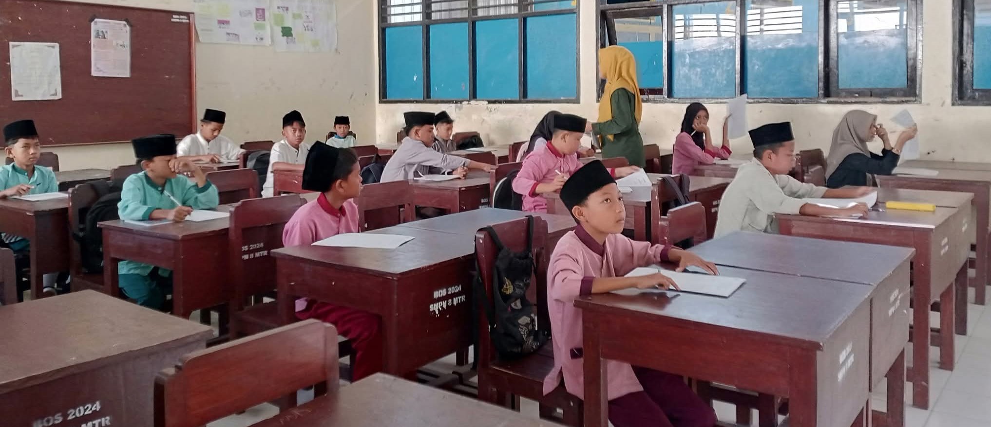 Siswa SMPN 8 Mataram melaksanakan pra MPLS, Sabtu lalu (12/7).