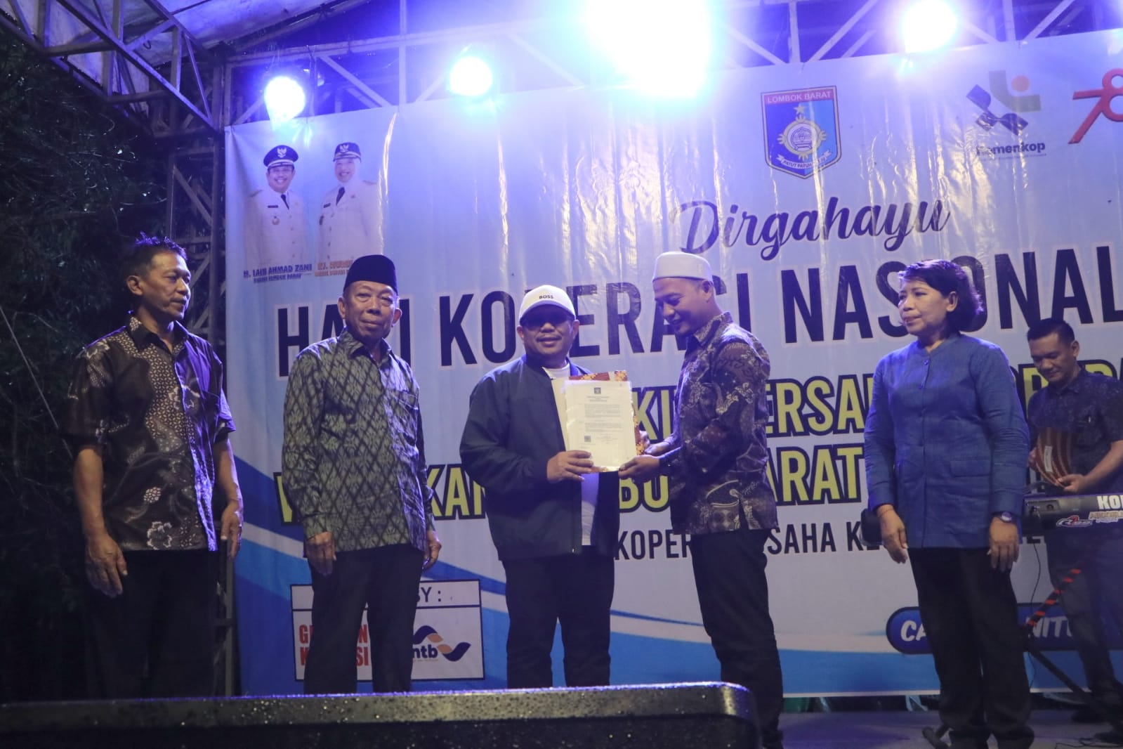 Bupati Lombok Barat Lalu Ahmad Zaini saat membuka acara CFN Gerung edisi Sabtu 12 Juli yang diwarnai dengan Hari Koperasi Nasional.