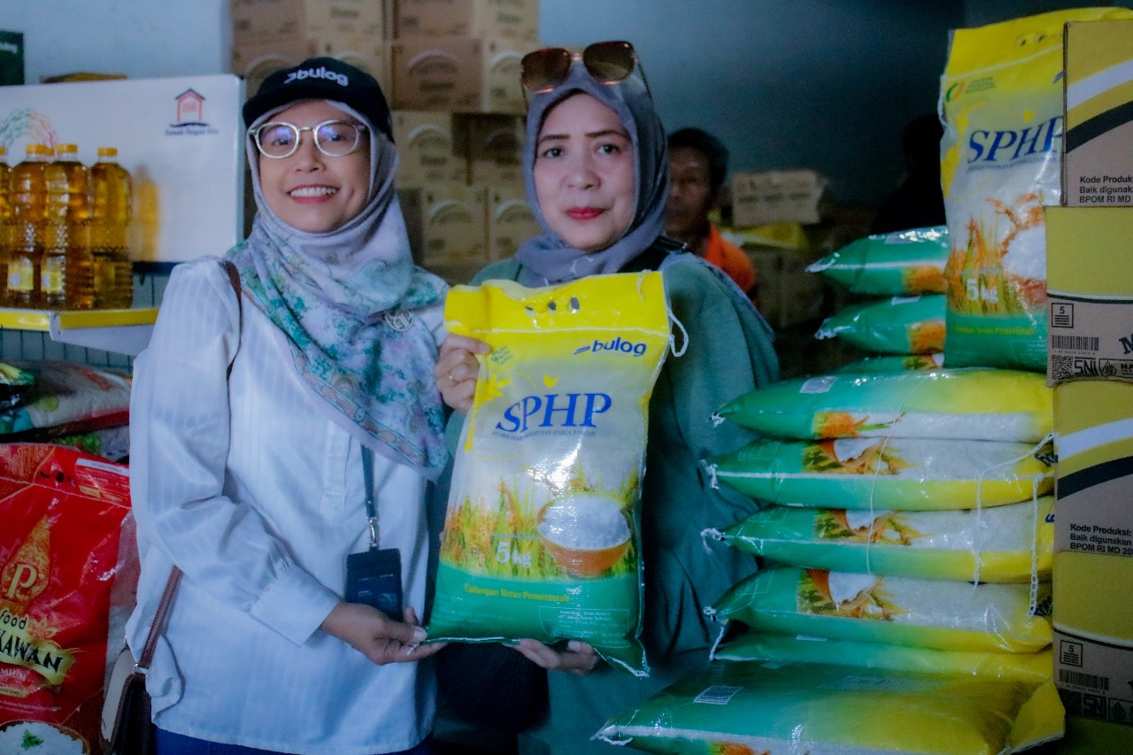 Bulog salurkan beras murah di NTB via empat jalur utama.