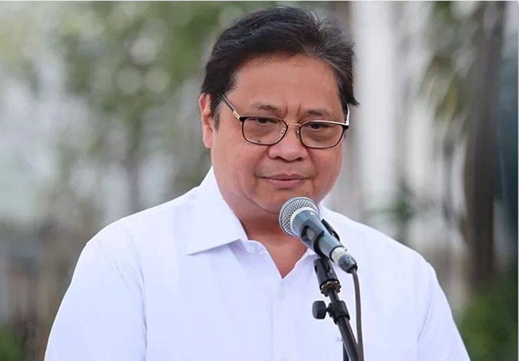 Menteri Koordinator Bidang Perekonomian Airlangga Hartarto mengklaim implementasi tarif 32 persen yang dikenakan Amerika Serikat (AS) ke Indonesia ditunda selama proses negosiasi.