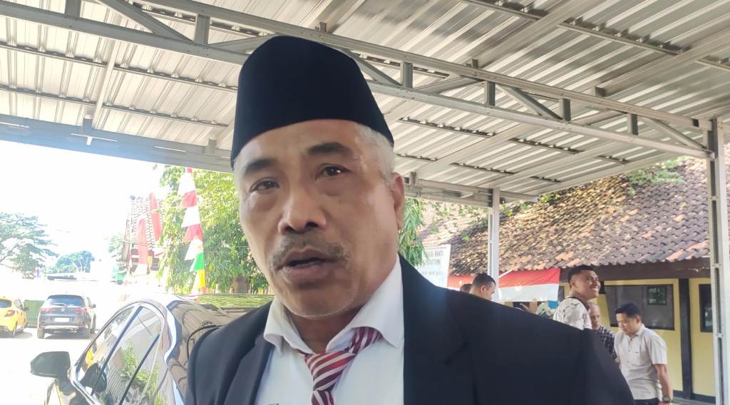 Kepala Dinas Pendidikan, Kebudayaan, dan Pemuda Olahraga (Dikbudpora) KLU Adenan Berikan Saran Bagi Siswa Lewat Umur