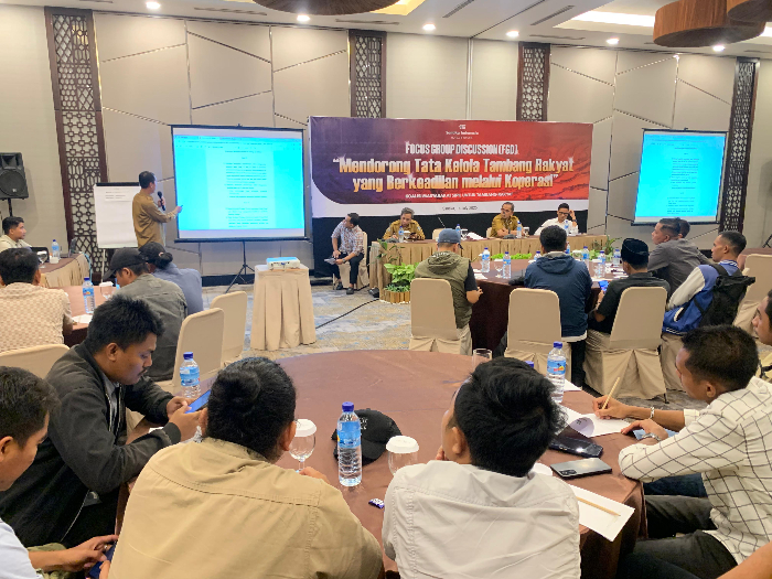 Koalisi Masyarakat Sipil untuk Tambang Rakyat menggelar FGD dengan tema "Mendorong Tata Kelola Tambang Rakyat yang Berkeadilan untuk Koperasi" di Santika Hotel Mataram, Senin (14/7).
