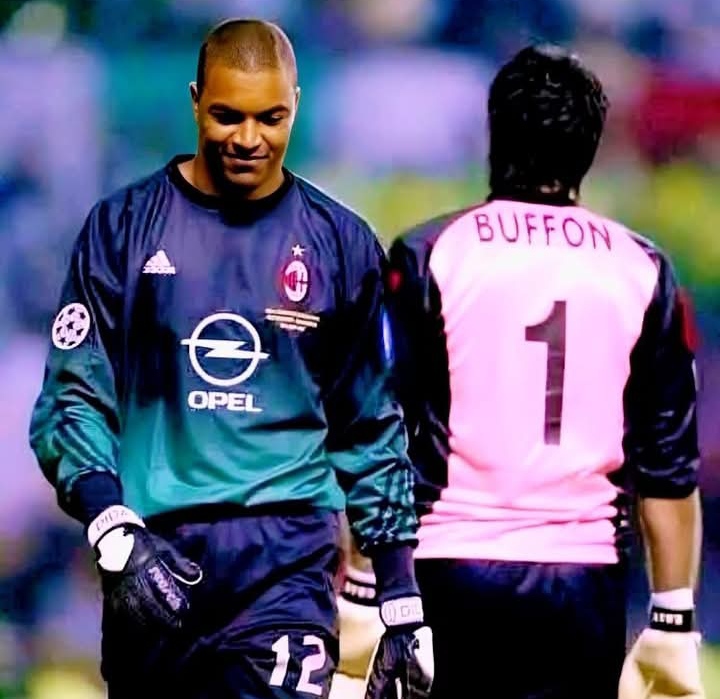 Momen Dida dan Buffon, penjaga gawang AC Milan dan Juventus dalam final Liga Champions 2003.